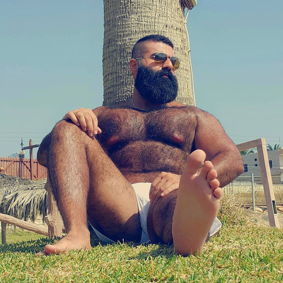Arabian gay barefoot men feet fetish