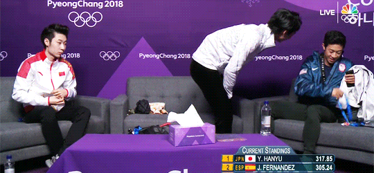 chatnoirs-baton:yuzuru hanyu being a cinnamon roll and #1 and nathan chen just being