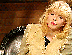 aufdermaur:  Her face on the last gif breaks my heart… 