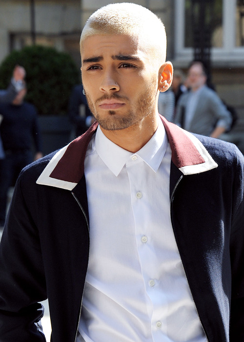 harrystylesdaily:Zayn arriving at Valentino Spring/Summer 2016 UOMO Paris Fashion Show - 6/24