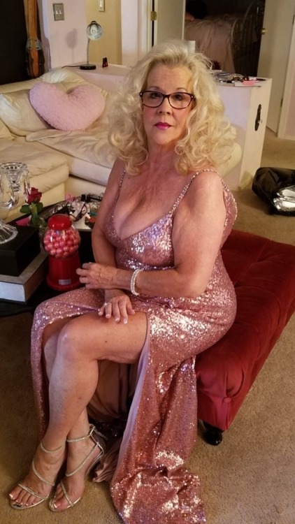 naughtygransunited: Adult dates bit.ly/cummwithme