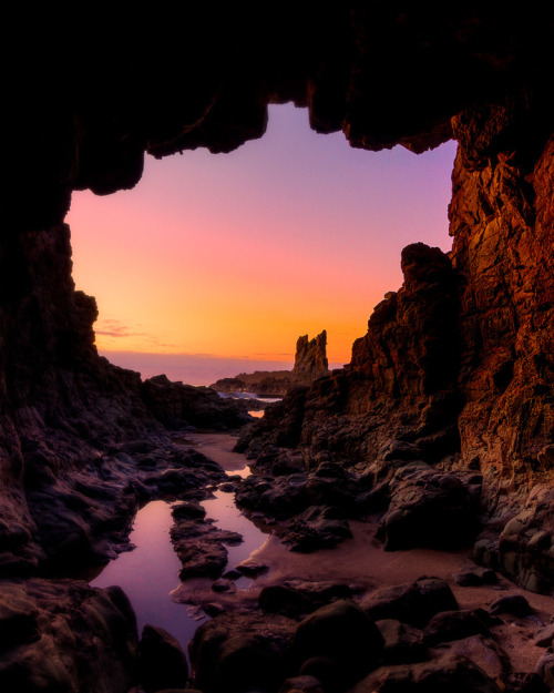 drxgonfly:Sea Cave (by Ryan Frank)