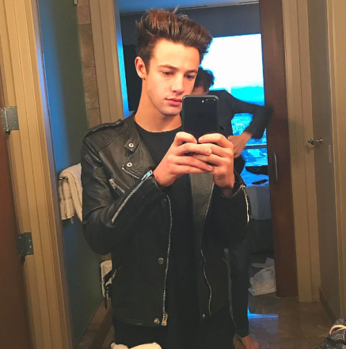 camerondallasstan:  First mirror selfies of 2017