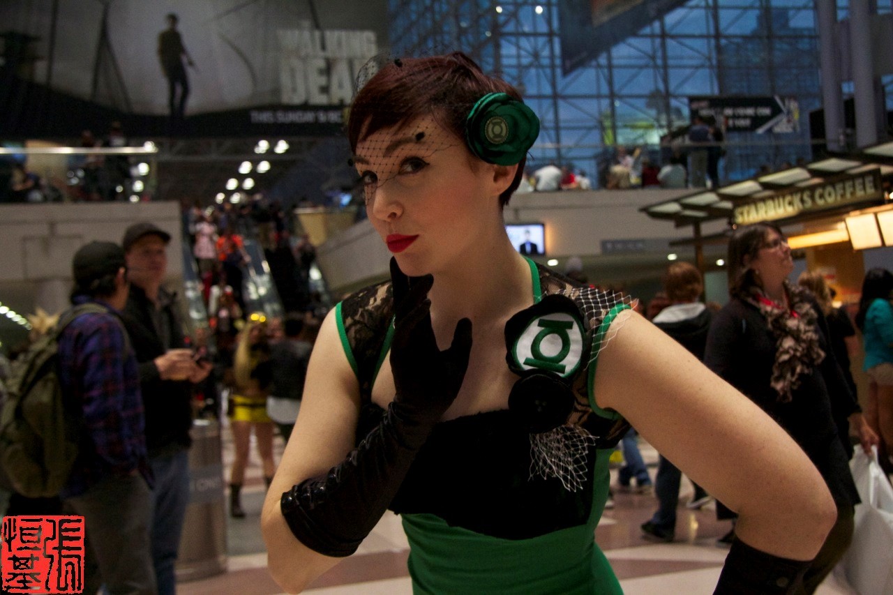 foodandcosplay:  New York Comic Con 2013 Green Lantern/Audrey Hepburn Style ———————————————————————