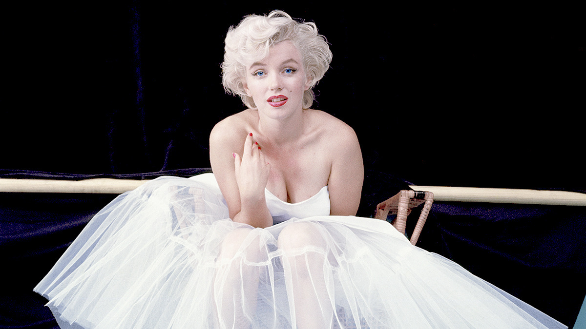 ourmarilynmonroe:  Marilyn Monroe photographed by Milton Greene, 1954. 