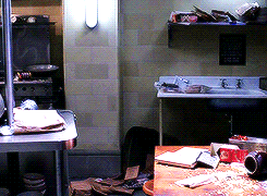 softlesbian:  Dean Winchester Meme: Favorite Traits (4/5) ↳  Neat Freak 