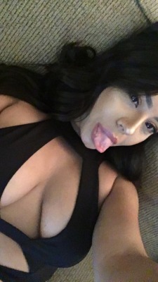 lvbabygirl:  My first time wearing this top.. low key a bit shy 😫 do you like it? 👀how many men/ladies love tongues?? 😍👅  😍