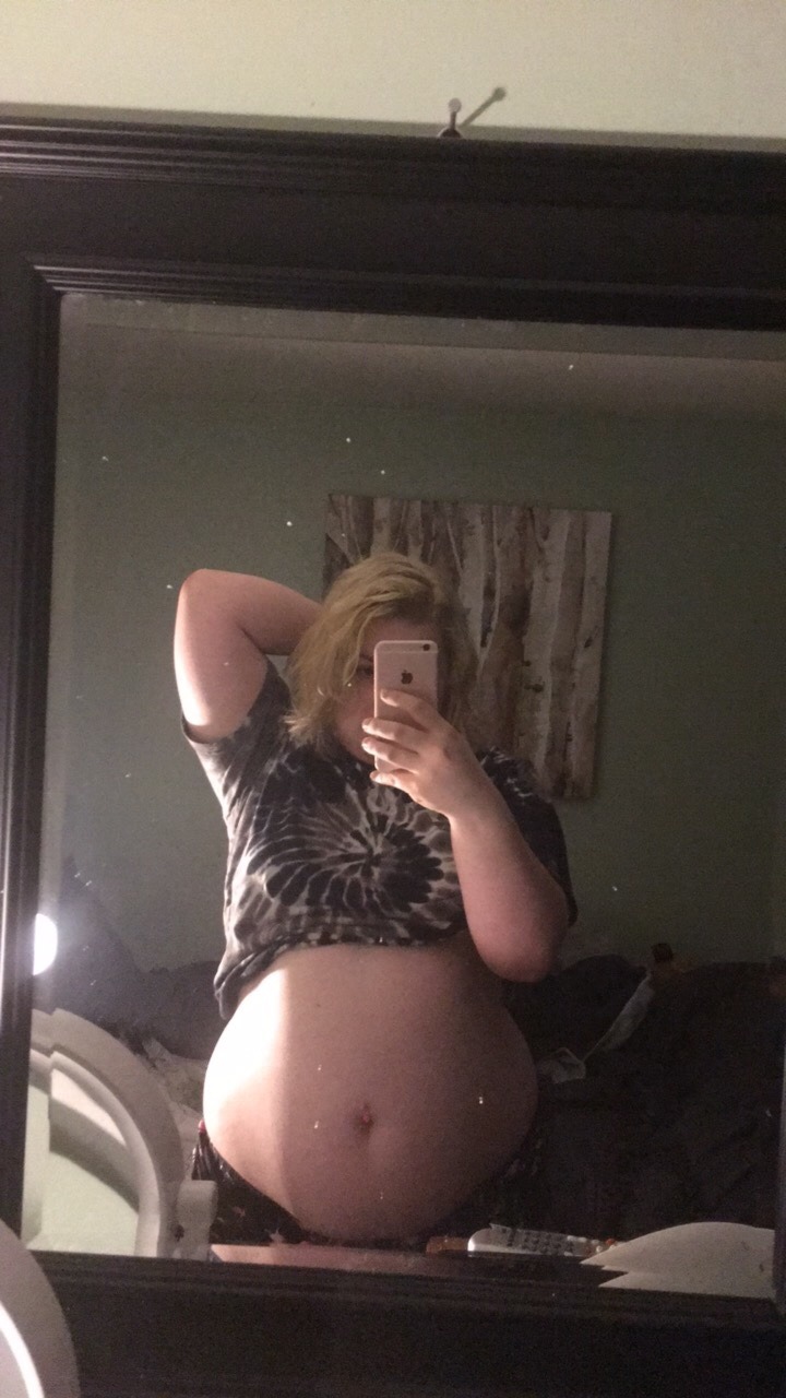 gothbelly:  (2015-2017) pls look at how big my tum is now