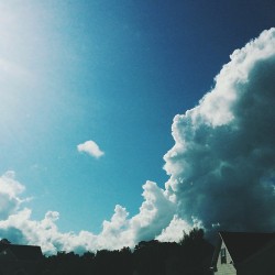 themountainlaurel:  The sky never fails to remind me of His majesty.