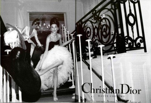 joicinda: Elle MacPherson &amp; Carla Bruni by Roxanne LowitChristian DIOR S/S 1995