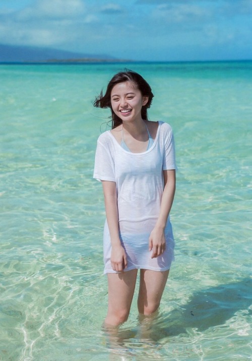 sakagumi46: 乃木坂46 齋藤飛鳥 / 1st 写真集『潮騒』edit 夏音 ❶(トリミング・補正など) reblogged with tintum.