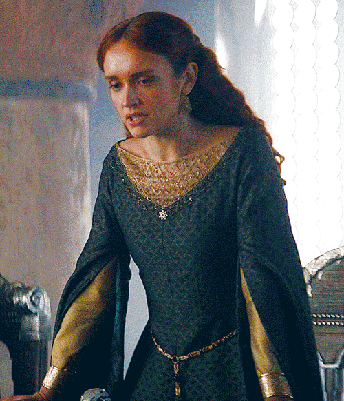 Alicent Hightower's Green Dress With Gold In House Of The Dragon Season 2