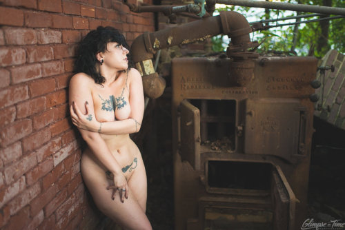 hexhypoxia:  glimpseintime:  Hex Hypoxia by Glimpse In Time  in love with the images from this shoot..eek!