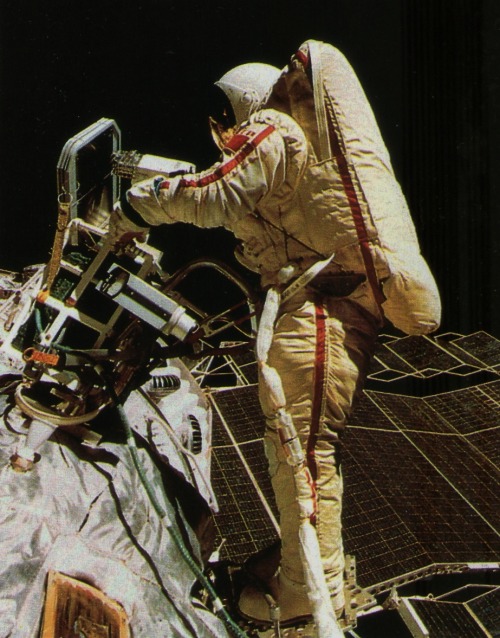 deepspacelove: Svetlana Savitskaya testing an arc welder during the first female spacewalk