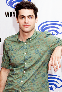 falahee-daddario:  Matthew Daddario at Wandercon - 25 March 2016 