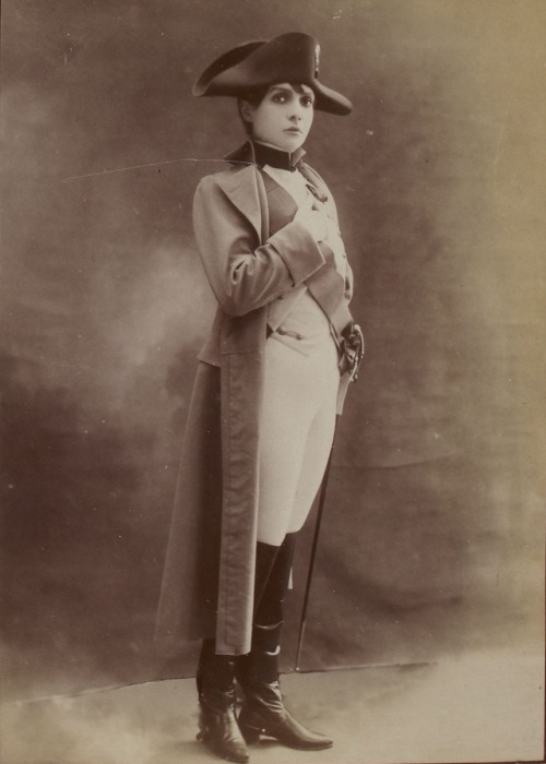 pleasuresoftheduke:Actress Ève Lavallière | Reutlinger (C.1900s)