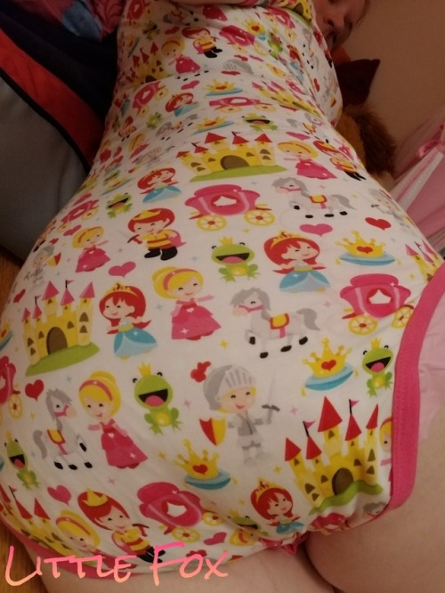 littlefox83:Haven’t posted any new pics in a while, so I  decided to have a play day in my new @onesiesdownunder princess onesie.  #abdl #regression #littlespace #diapergirl #diapers #princessfox #onesiedownunder #mommysdiapergirl #mommysgoodgirl