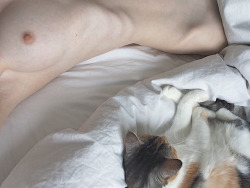 heavenlyslut:  my baby and I decided to sleep in today 😻