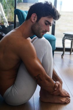 jazzbythelake:  recklessmistakecolorofboom:    Ricardo Baldin    http://jazzbythelake.tumblr.com