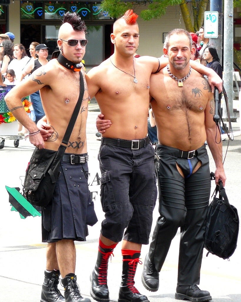 voyeur1235:  Trio 