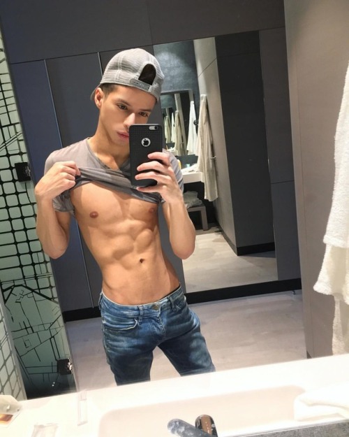nelitogomez: #gaykiss #handsome #gaygermany #gaystagram #gaytwink #gayusa #gayuk #cute #vsco #gaytra