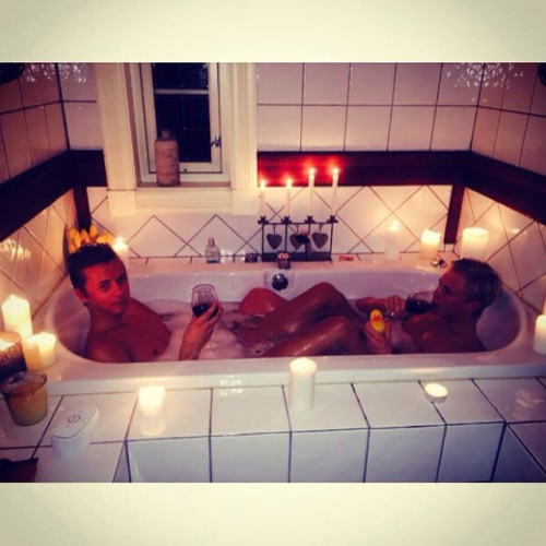 naked-straight-men:  A bromance is a special bond.