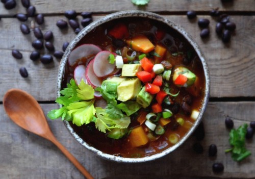 happyvibes-healthylives:  Black Bean and Butternut Squash Chili with Chipotle 