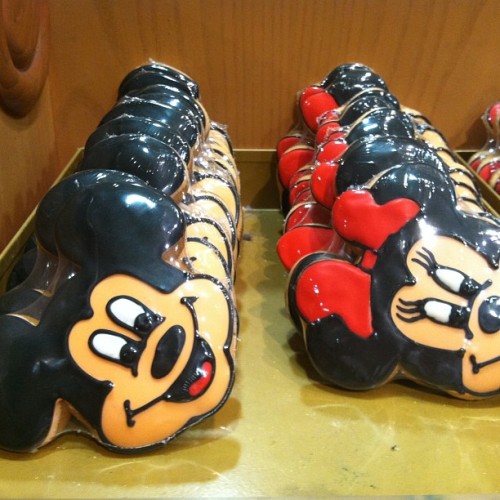 disney-food-porn:Mickey & Minnie Cookies $4.95 ea. #disneyfood #disneytreat #disneyworld #disney