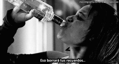 menos-pasos-mas-vuelos-con-tilde:  El alcohol daña el hígado , pero las desilusiónes