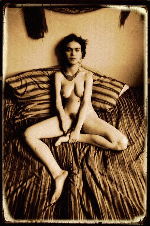  Frida Kahlo 