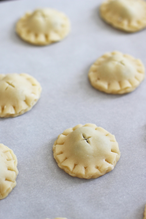 foodffs: BLUEBERRY PIE ICE CREAM SANDWICHES Really nice recipes. Every hour. Show me what you cooked