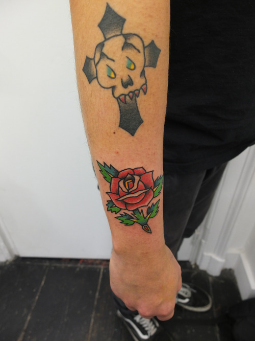 Top healed and bottom fresh, lines by machine and the rest handpoked!