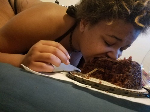 mothermunchies:Ignore my horrible hair. Focus on the fact that I ate all but like half a slice of th