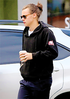 1deditsdaily: Harry out in LA 5/18 [x]