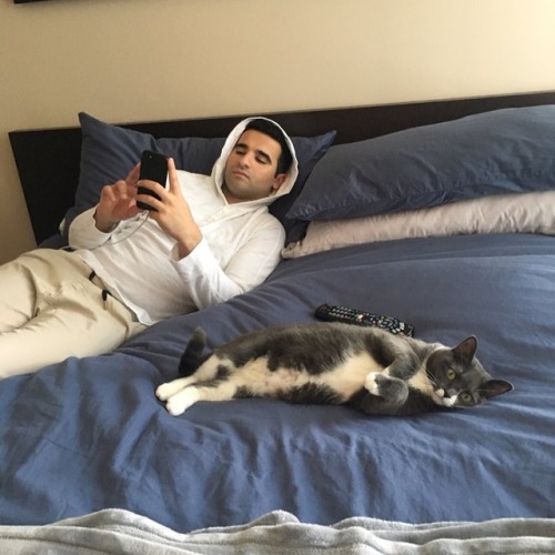 Nazem Kadri and his cat, Jasmine (aka Jazzy)(Source: instagram.com/jazzykadri)