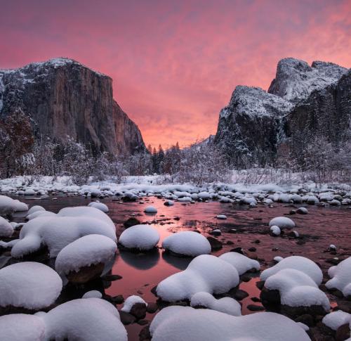 oneshotolive:  Unforgettable sunrise in Yosemite, CA. [OC][1280x1420] 📷: innovfitness 