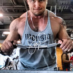 bigjoeyd:  Must be #arms day!  Totally HOT