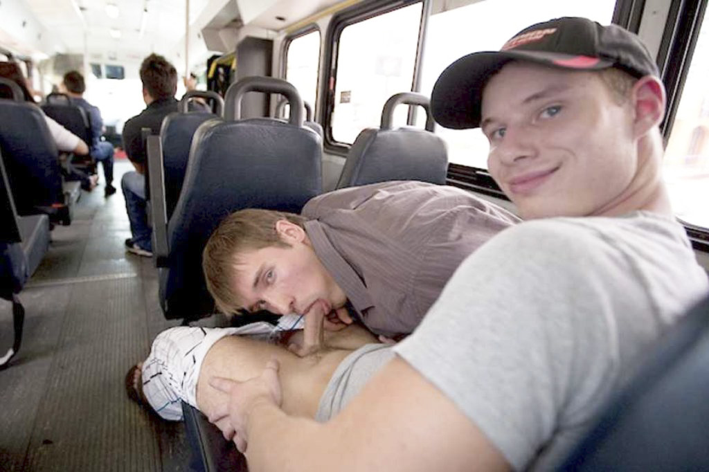 bulgeloverblog:  blowjob in the bus