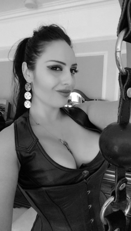 alycemanfredini:  Guess what? Domme wants you to drool again, slave! * 