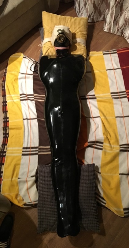 rubberslickman: @rubdes put me in this snug rubber sleepsack for some poppers fuelled edging trip. Was awesome, three explosions into rubber cocksheath in a row… #layering #rubber #latex #rubbergay #rubberman #rubbersleepsack #poppers #gasmask #edging