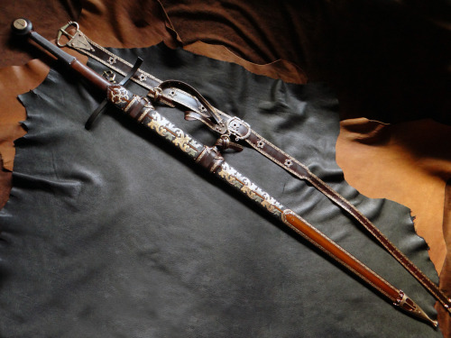  Presenting my most recently completed commission, a scabbard for the Albion Munich. A lot of &lsquo