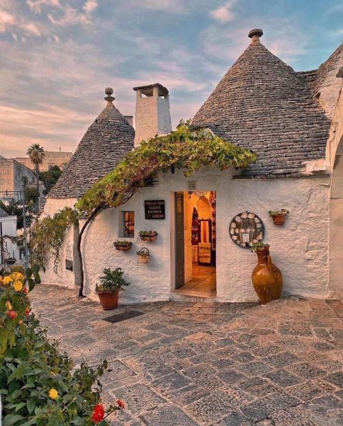 icharous:Trulli in Alberobello, Puglia, Italy by @icharousp a r a d i c e