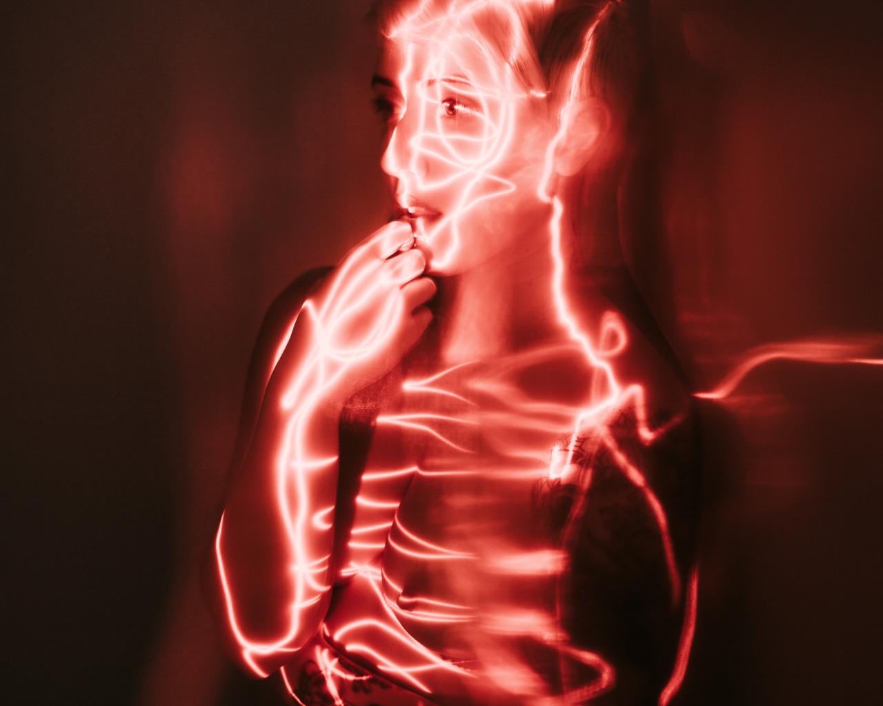 godsavecarolynjean:  Light play. mikemonaghanphoto