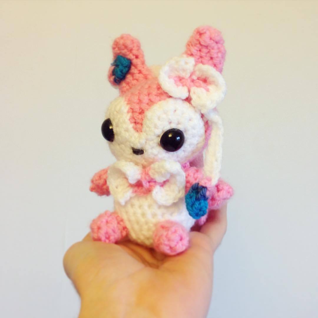 wolfiboi:  Cute #Sylveon #Amigurumi Thinking of making an #eeveelution set. #pokemoncrochet