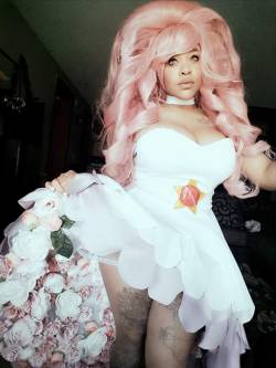 blue-gemdust:An incredible Rose Quartz cosplay