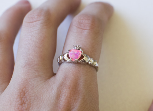 Porn photo space-grunge:  opal claddagh ring