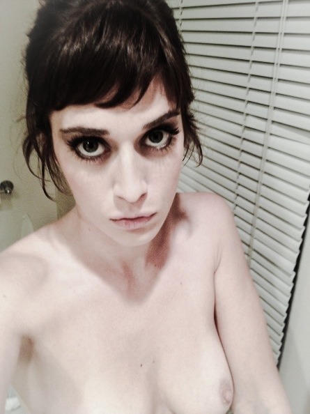 celebstarnude:  Lizzy Caplan