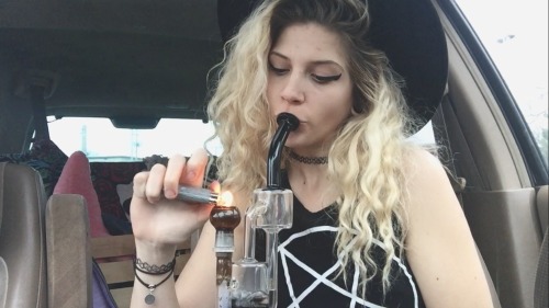 shay–gnar:  I’m a sad girl, I’m a bad girl