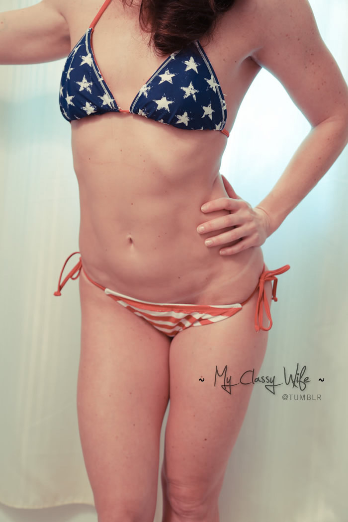 myclassywife:  2minds1place:  myclassywife:Please stand and salute the flag. Her