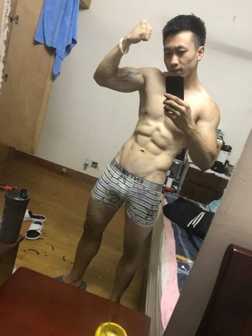 tristan1069:  Muscular straight friend adult photos